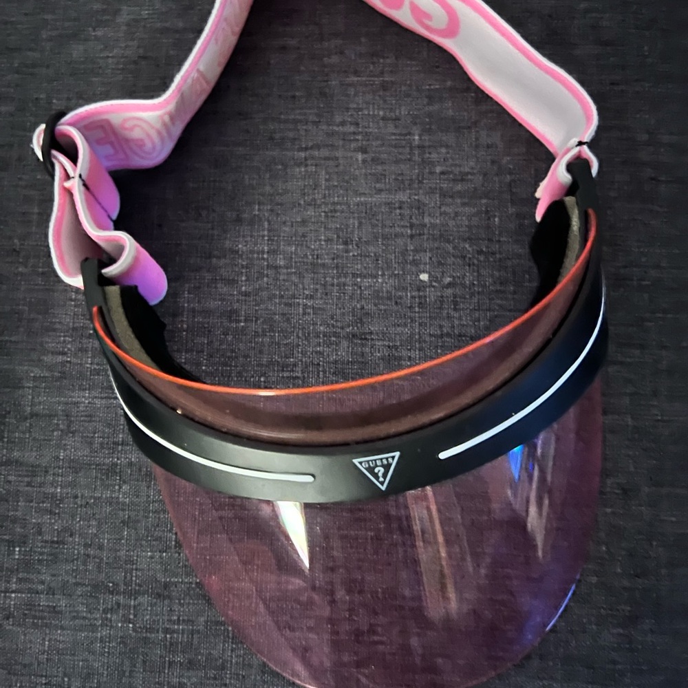 Visor hat Guess